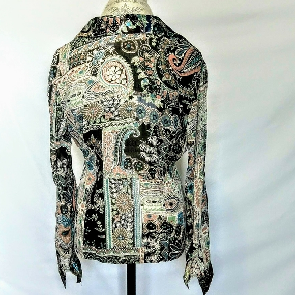 No boundaries Button Down Blouse - Picture 2 of 4